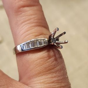 14kt Yellow gold genuine diamond setting ring size 5 top measures 3.7mm